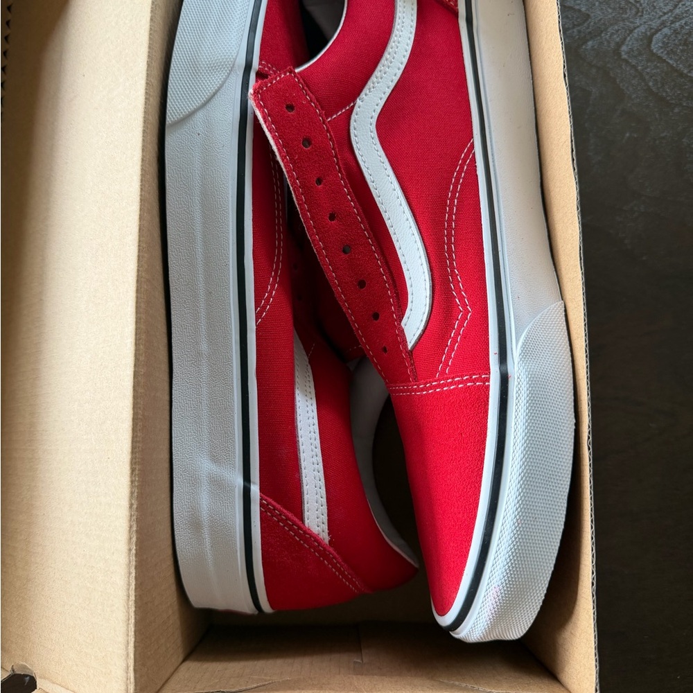 Men’s Vans New in Box Red Sneakers - Picture 2 of 6